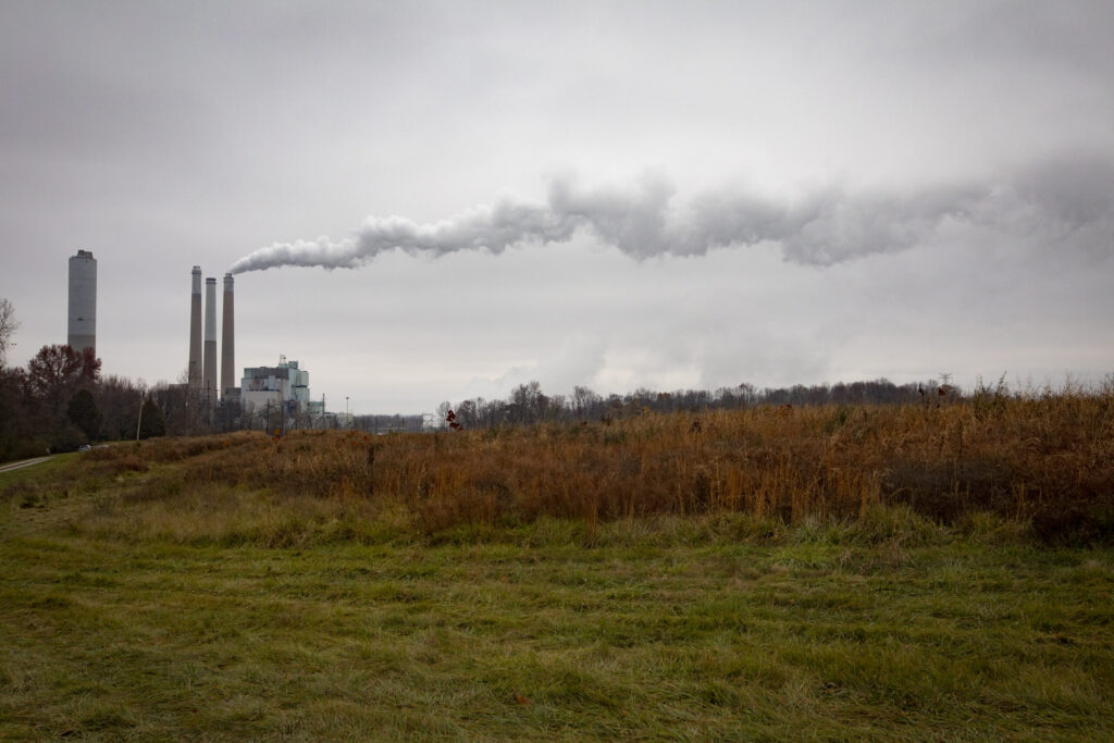 AES Indiana’s Petersburg Generating Station in Petersburg, Ind., has been burning coal since the 1960s but plans to shutter all of its coal firing units by 2026. (Robert Zullo/States Newsroom)