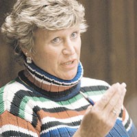 Franklin City Council member Ann Gordon talks about a smoking ban during the council’s meeting Monday. PHOTO BY MATT OOLEY