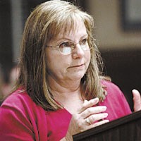 
Mary Barnaby, owner of Franklin’s Don and Dona’s restaurant, speaks out against a smoking ban at Monday’s city council meeting. PHOTO BY SCOTT ROBERSON