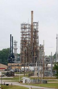 CountryMark refinery in Mount Vernon, Ind., is one of two Indiana oil refineries. The plant uses Tri-State crude oil to produce fuel for 90 gas stations. VINCENT PUGLIESE/ Courier &amp; Press John