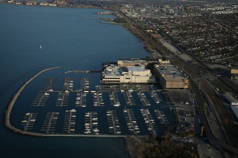 Aerial view of Horseshoe Hammond Casino on Lake Michigan in Hammond. Hammond Mayor Thomas McDermott Jr. would like to see a hotel at the Horseshoe complex. (E. Jason Wambsgans / Chicago Tribune)