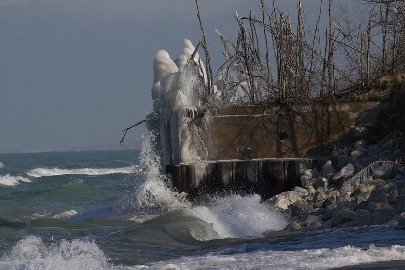 Strong waves pound the shoreline along Lake Front Drive in Beverly Shores, Indiana, Tuesday, Dec. 17, 2019. Porter County Commissioners are expected to ask for federal emergency assistance to help with Lake Michigan erosion in Beverly Shores(Antonio Perez/ Chicago Tribune) (Antonio Perez / Chicago Tribune)