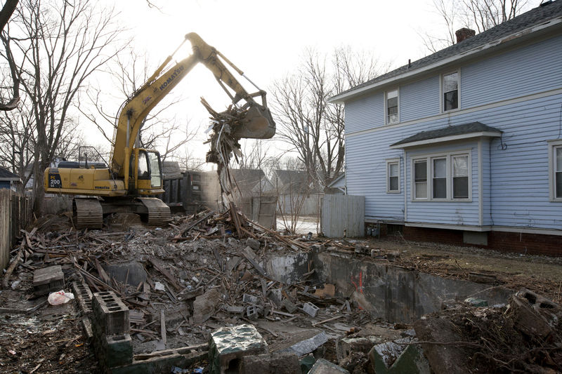 Crews demolish an abandoned house in South Bend’s near northwest neighborhood as part of Mayor Pete Buttigieg’s “1,000 Houses in 1,000 Days” initiative. Tribune Photo/JAMES BROSHER