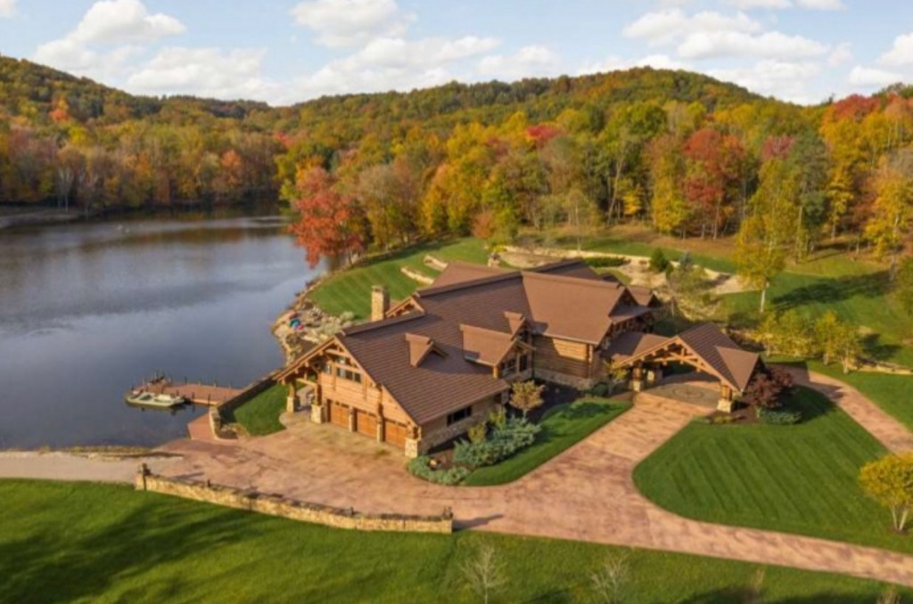 Hidden Hollow Ranch includes 415 acres of land with a nine-acre lake. (Image courtesy of Brock Childs and The Home Aesthetic)