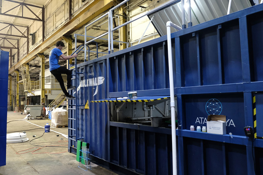 Atarraya’s invention, which looks like a cargo container, is filled with water and shrimp and is controlled by sensors and software that keep the water’s pH, salinity, temperature and oxygen levels in check. (IBJ photo/Eric Learned)