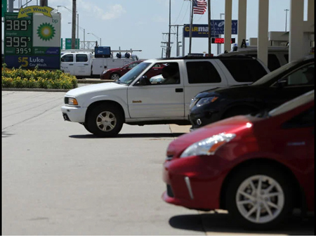 Motorists crowd the pumps at the BP station in Merrillville. Jonathan Miano, The Times