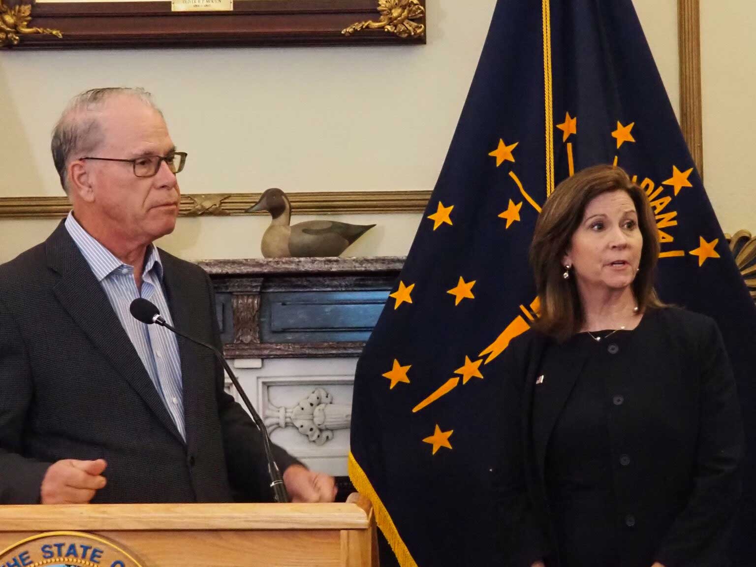  Indiana Gov. Mike Braun and Secretary of Energy and Natural Resources Suzie Jaworowski hold a news conference at the Statehouse on Tuesday, Sept. 23, 2025. (Leslie Bonilla Muñiz/Indiana Capital Chronicle)