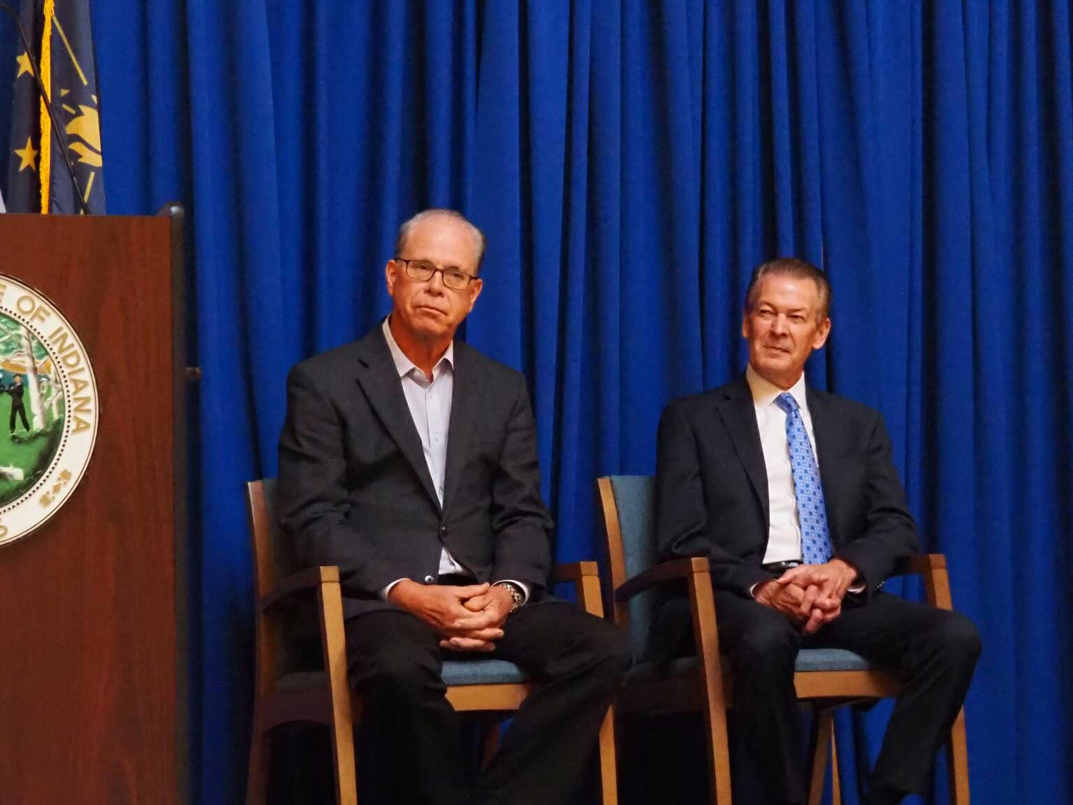  Indiana Gov. Mike Braun, left) and Commerce Secretary David Adams sit during an announcement on Tuesday, Sept. 16, 2025. (Leslie Bonilla Muñiz/Indiana Capital Chronicle)